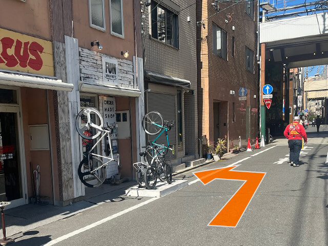 スマホ修理王 大須店 大須通から(5)
