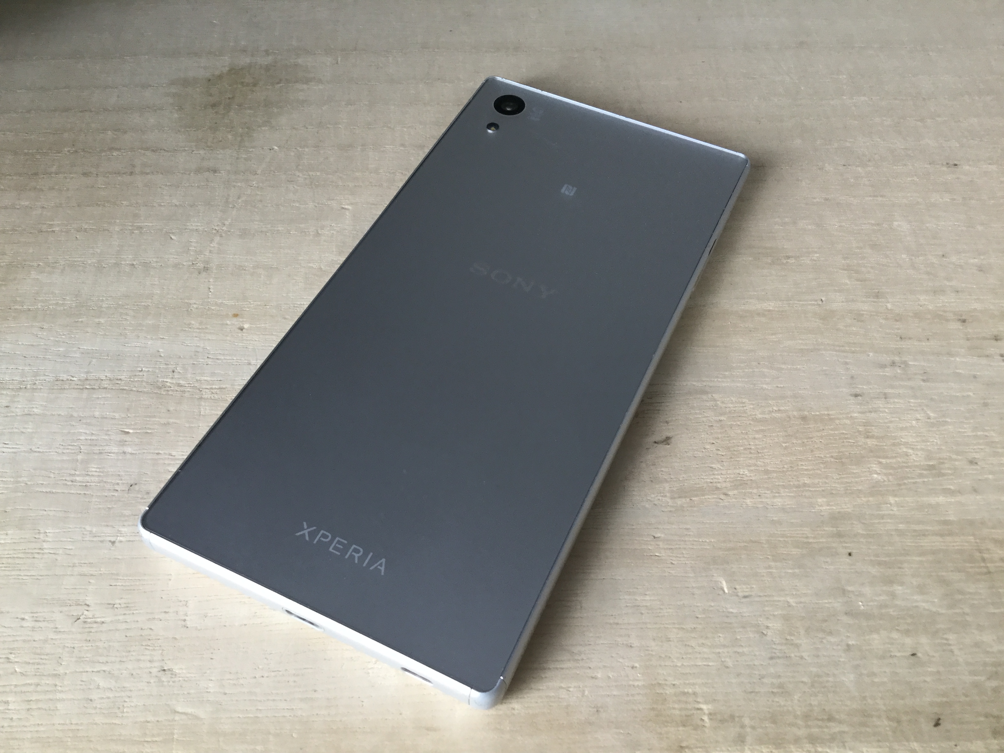 Xperia修理実績 Xperia Z5 フロントパネル交換もスマホ修理王 池袋北口店にお任せ下さい スマホ修理王