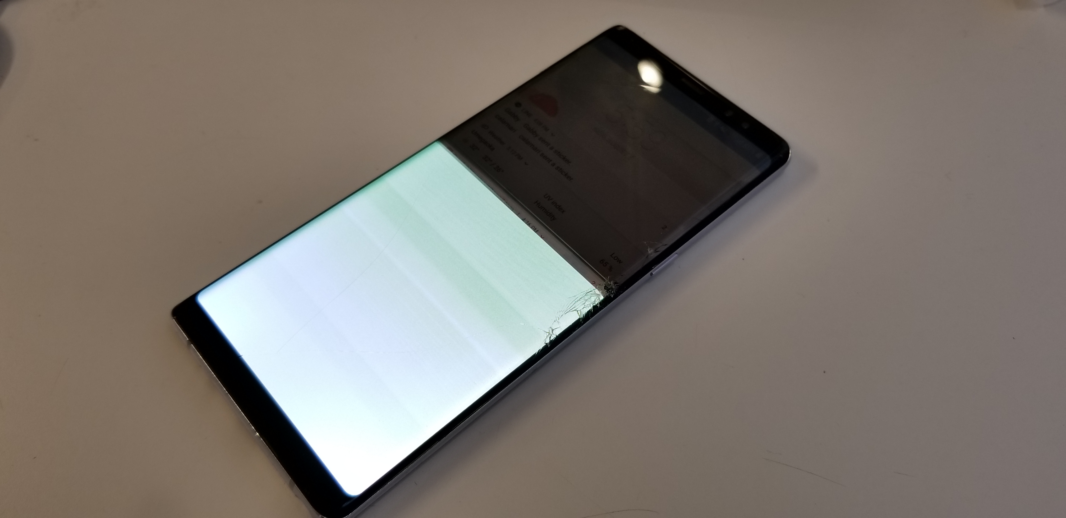 Galaxy Note8 割れた 表示が白けた ガラス 有機el 液晶 表示 画面 破損 故障 修理事例 スマホ 修理王