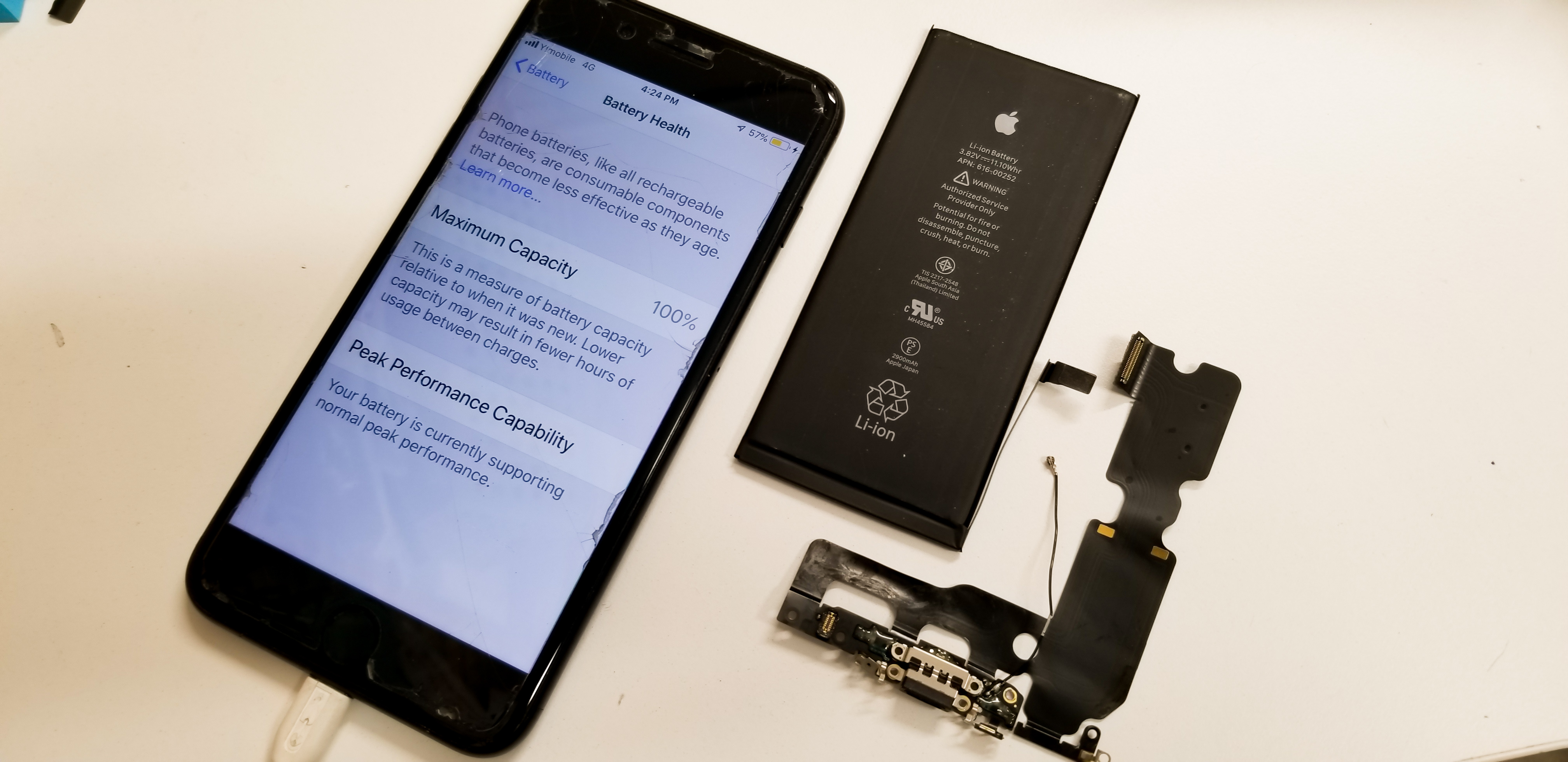 Iphone 7 Plus 角度によって充電が 充電 電源 Lightningコネクタ バッテリー 破損 故障 修理事例 スマホ修理王