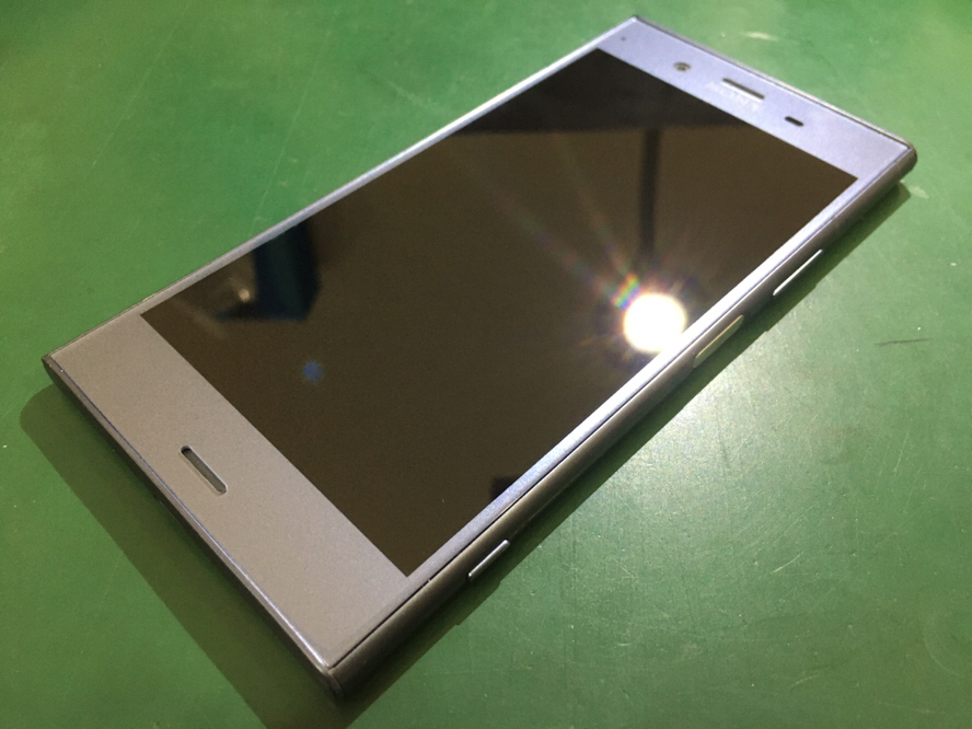 大阪心斎橋店にてxperia Xzの画面修理 バッテリー交換 スマホ修理王