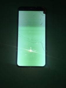 緑色に光るiPhone X