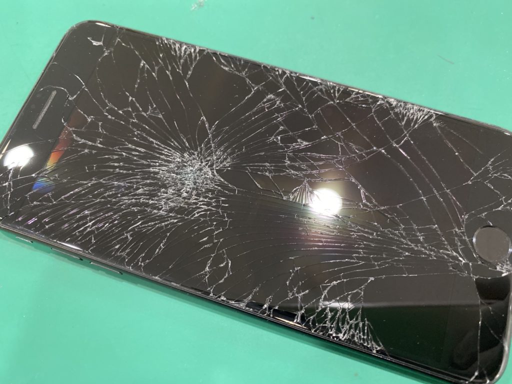 Iphone 7plus ガラスがバキバキに 1時間で修理完了 スマホ修理王