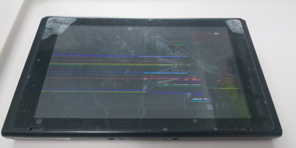 Nintendo Switch 画面をふんじゃって映らない 即日修理可能 スマホ修理王