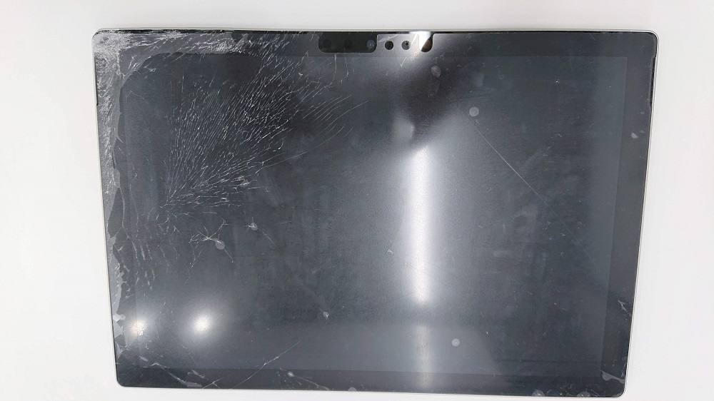 【Surface Pro 6】液晶画面割れ 修理前 全面