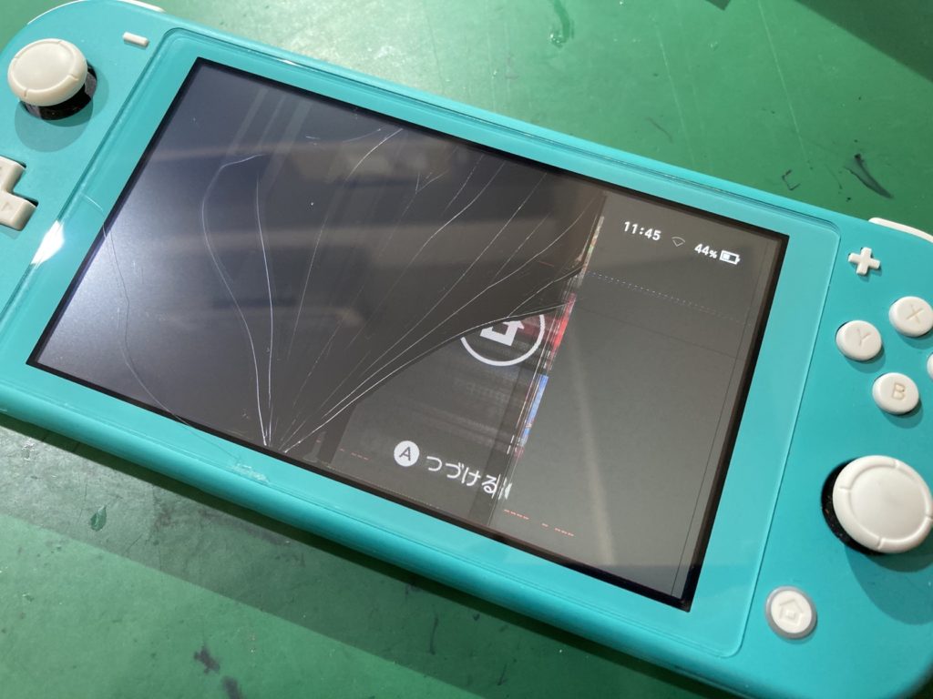 Nintendo Switch Lite 画面半分が映らない 即日で直します スマホ修理王