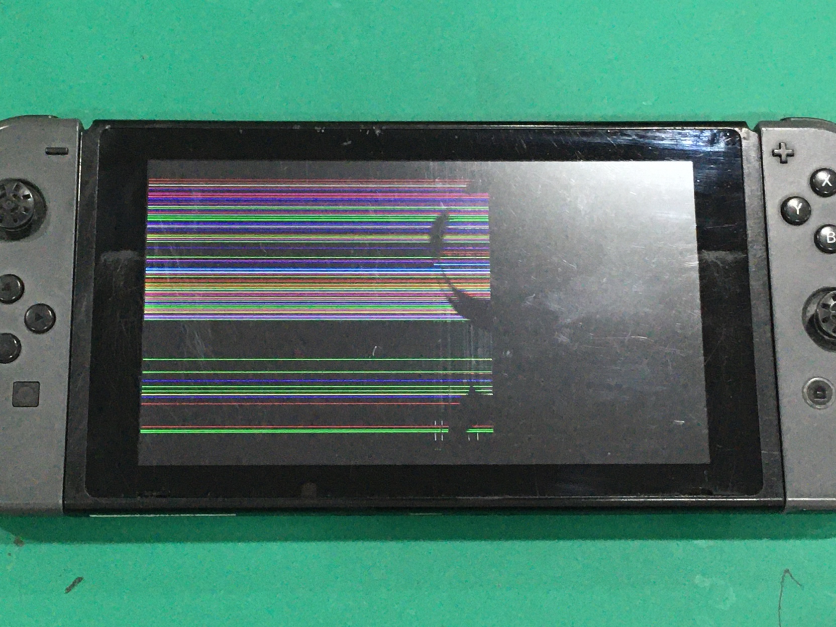 Nintendo Switch 画面に虹色の横線しか映らない 即日修理 スマホ修理王