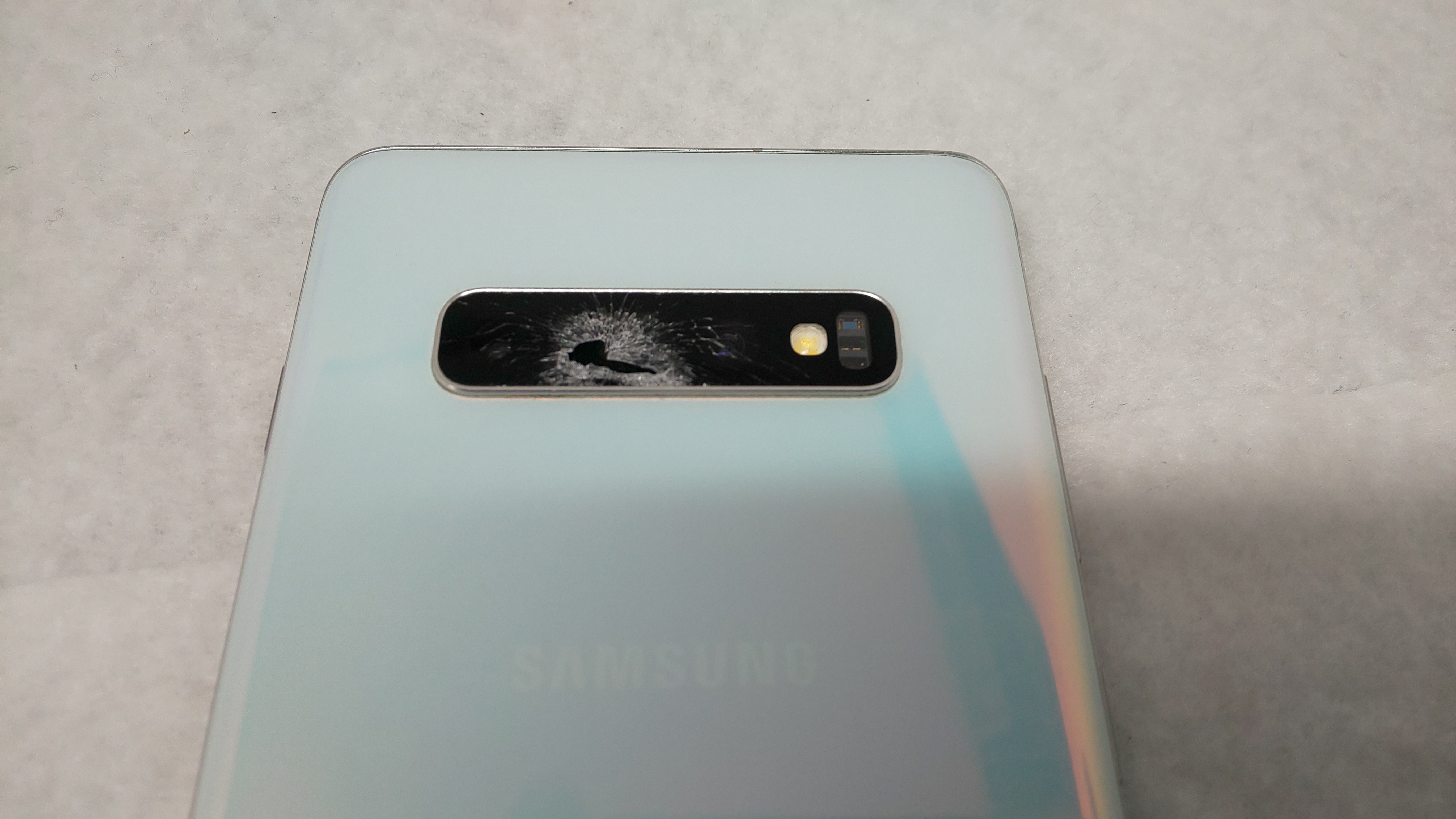 Galaxy S10 カメラの映りがおかしい レンズ交換で直ります 即日対応可能 スマホ修理王