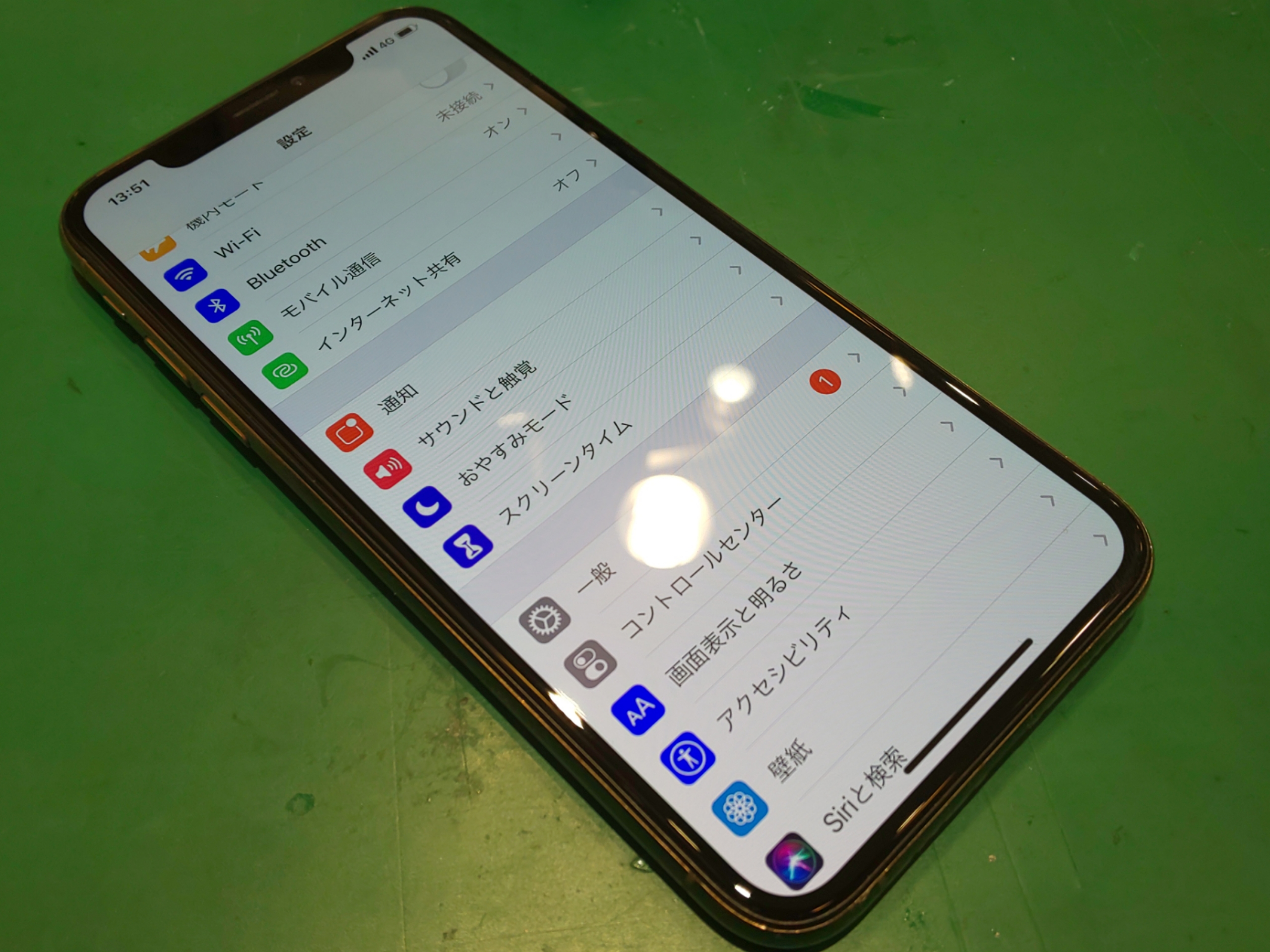 iPhone XS】消えない白い線！画面交換で直しましょう！ 【スマホ修理王】