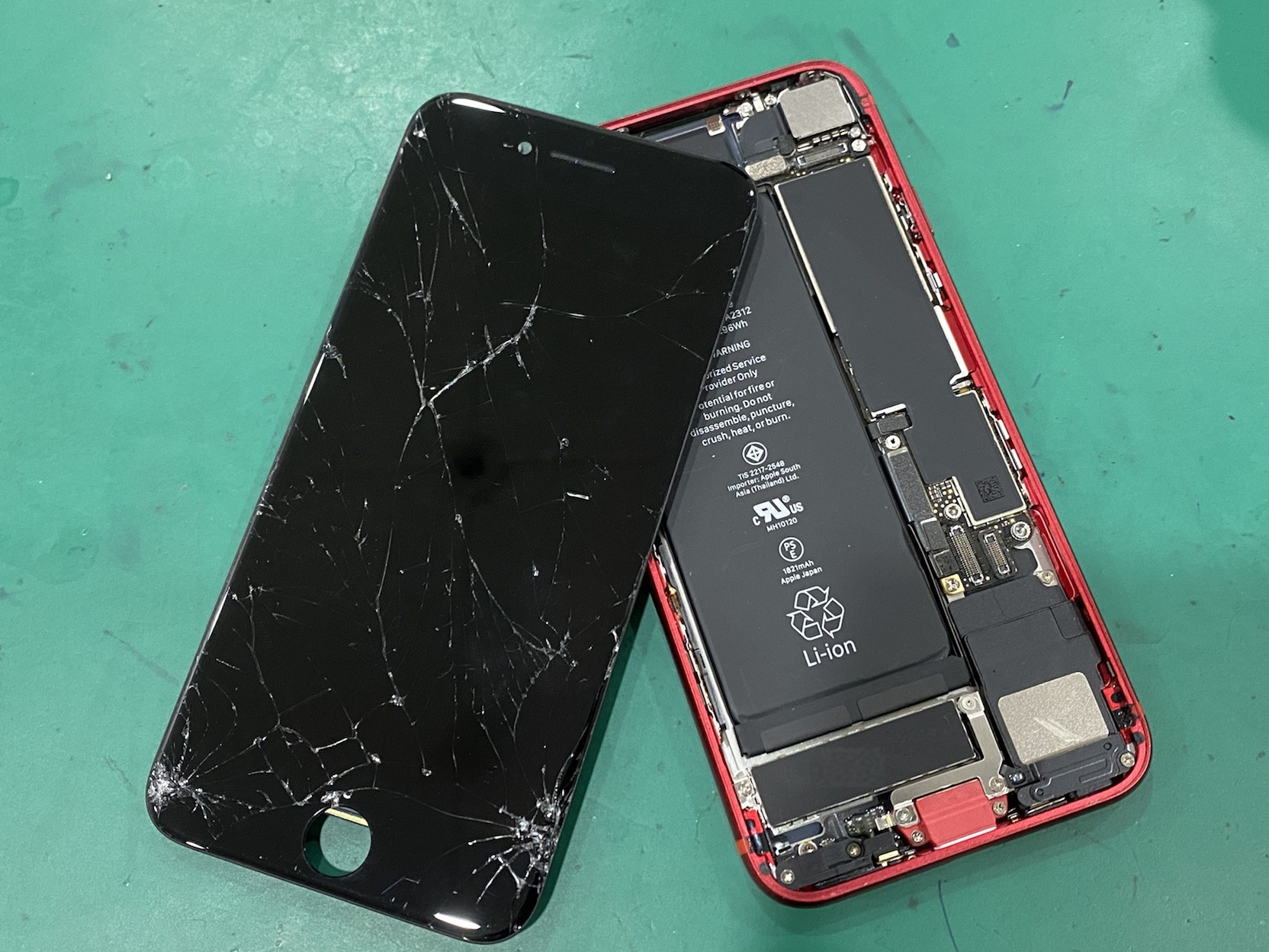 iPhone SE2|画面割れの交換修理費用と時間・公式との違い 【スマホ修理王】