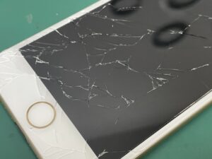iPhoneの画面修理について│修理が必要な場合って？修理の流れは？