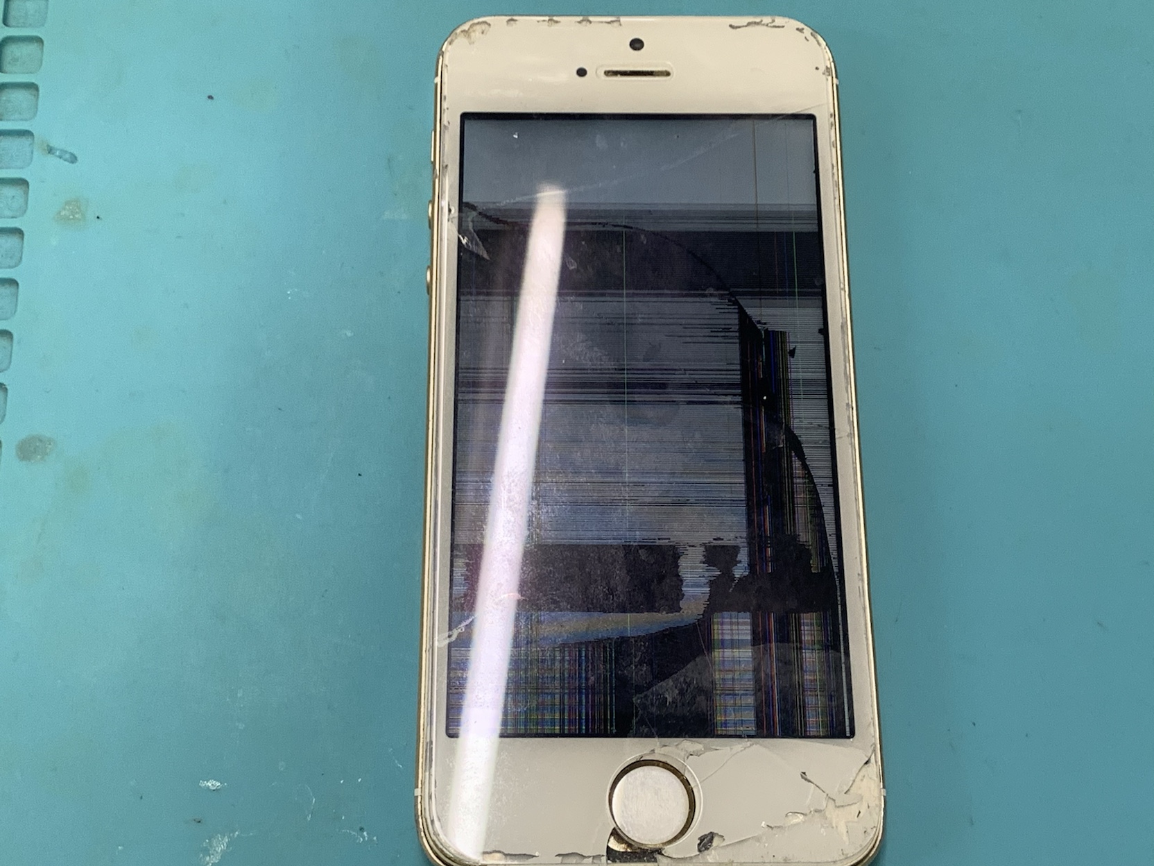 【iPhone SE】落として画面が割れてしまったら当店まで！即時修理致します【上野御徒町店】 【スマホ修理王】