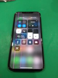 【新居浜】iPhoneXSMax画面割れ修理