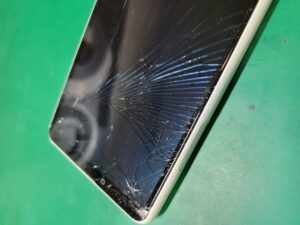 【Xperia 10 Ⅲ】スマートフォンの画面修理は即日お返し可能