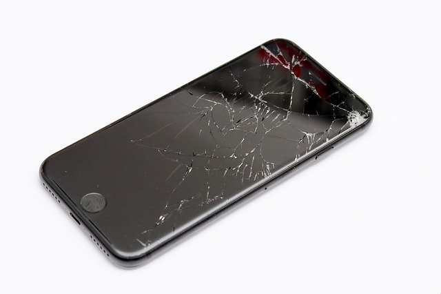 Iphoneの画面が割れたまま使う4つのリスクを解説 修理先も紹介 スマホ修理王