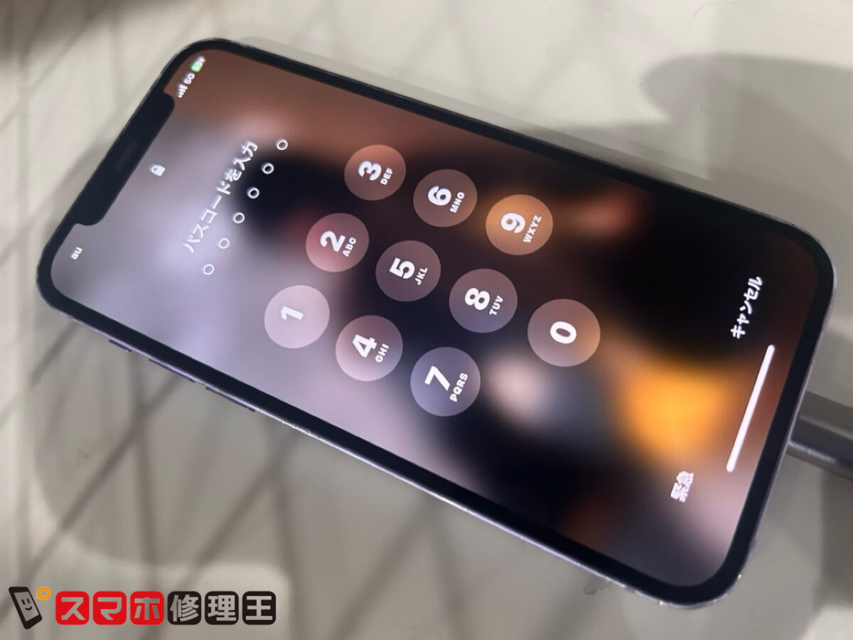 iPhone 12 画面修理完了。映像がしっかり写っている