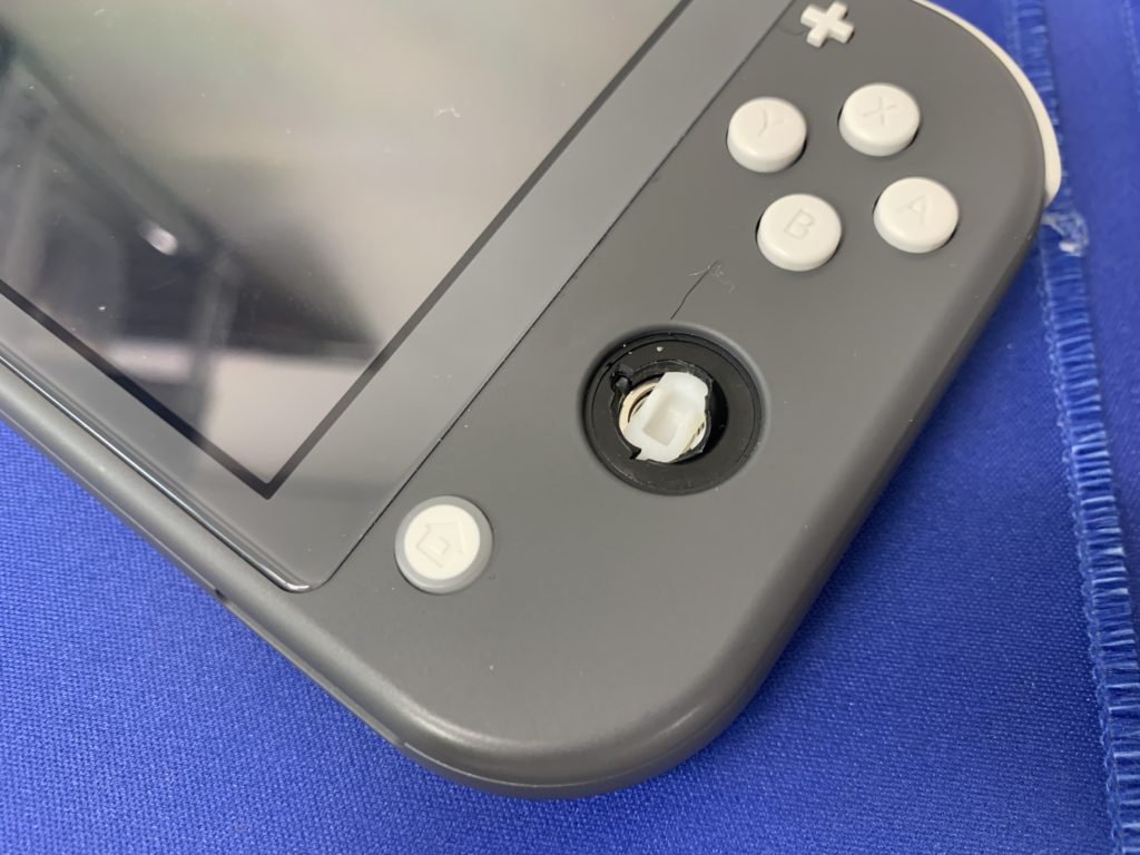 Nintendo Switch Lite】熱中するあまりスティックが折れてしまった 