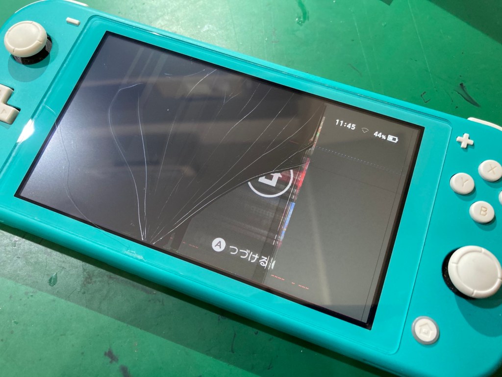Nintendo Switch lite】画面半分が映らない！？即日で直します 