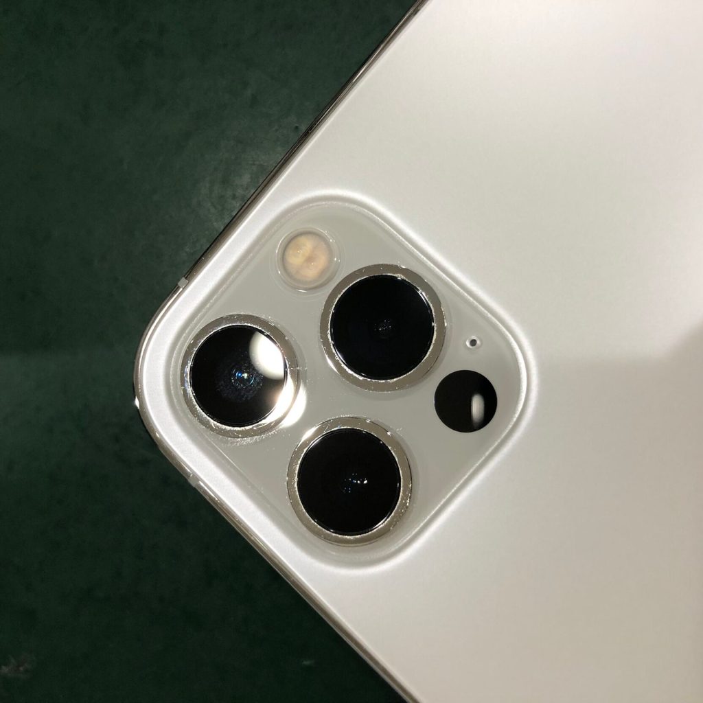 iPhone 12 Pro│外側のカメラレンズ割れ、修理できます | 【スマホ修理 