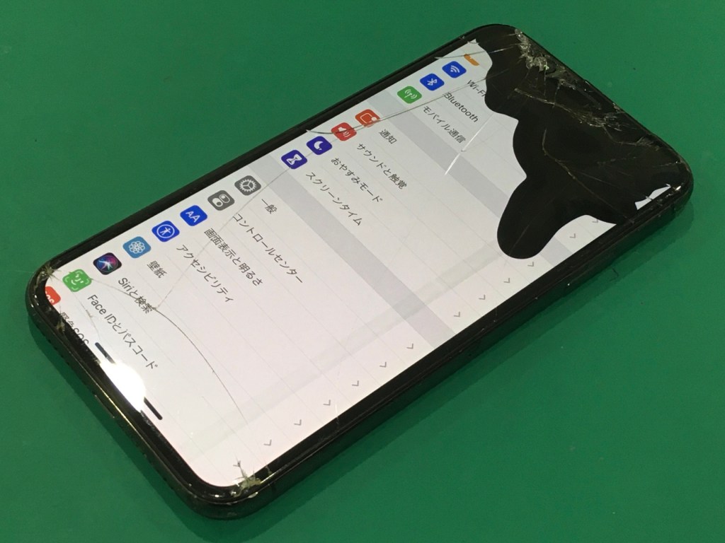 iPhone X】落としたら画面が割れて黒いシミができた【即日修理 