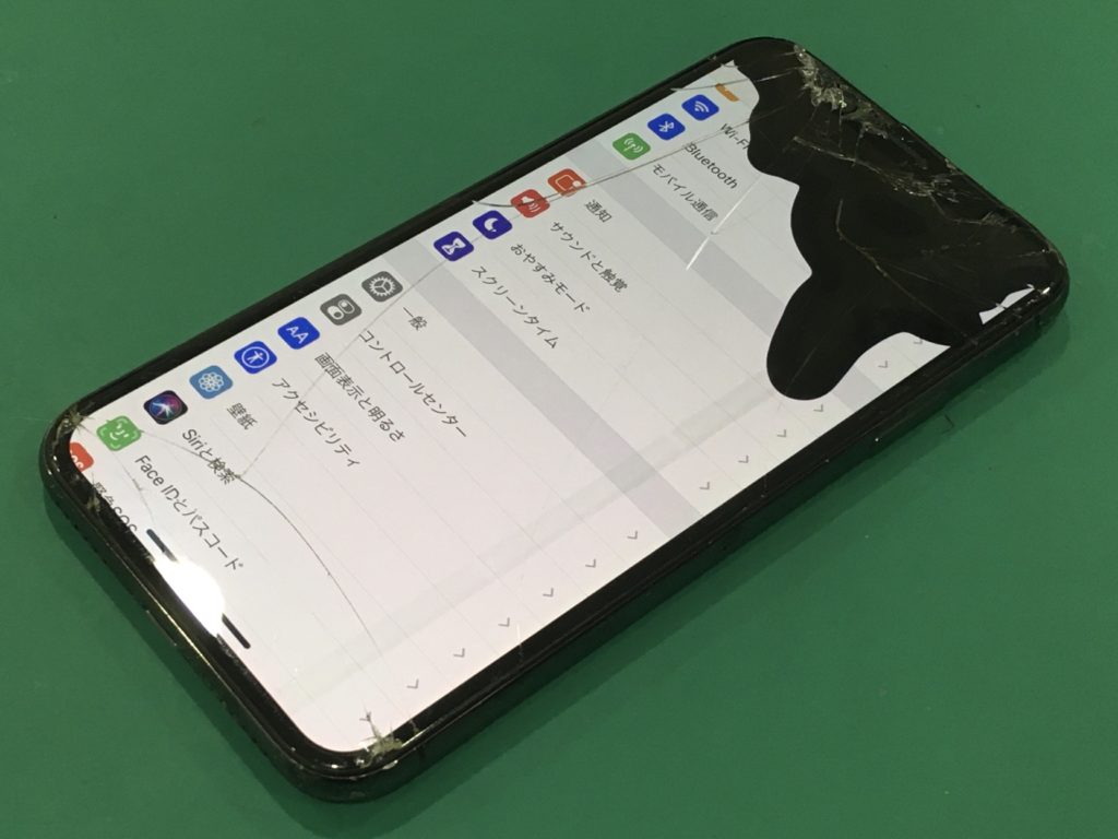 iPhone X】落としたら画面が割れて黒いシミができた【即日修理 