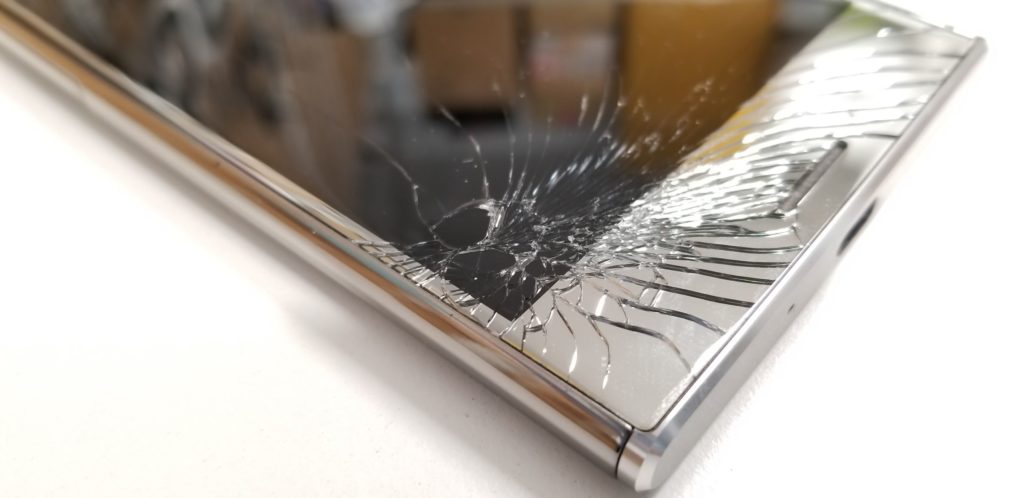 スマホ画面割れの3つの危険とすぐに対策と修理をするべき理由 