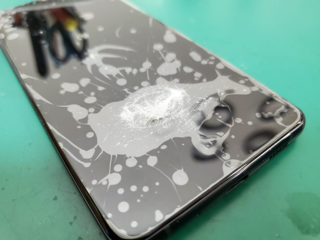 Galaxy S20 Ultra 5Gの画面割れの修理の費用と修理風景 | 【スマホ修理  