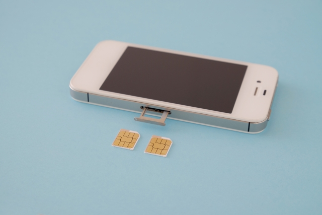 iPhoneに「SIMなし」の表示が。原因・対処法は？ | 【スマホ修理王】は 
