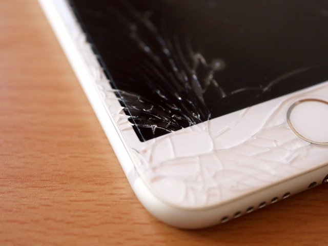 iPhoneの液晶に縦線が出てくる2つの要因と対処法などをご紹介 