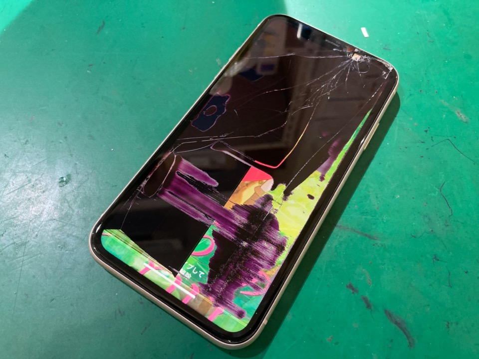 iPhoneの画面がつかない・真っ暗だけど音は鳴るときの対処法・修理方法 