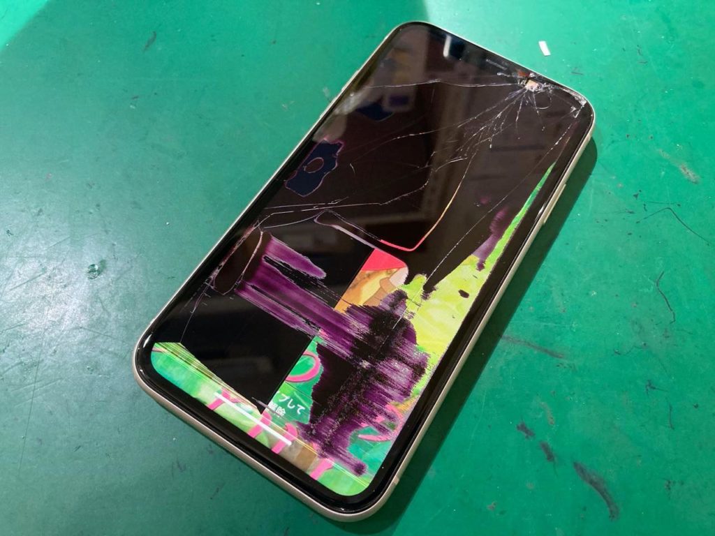 iPhoneの画面がつかない・真っ暗だけど音は鳴るときの対処法・修理方法 