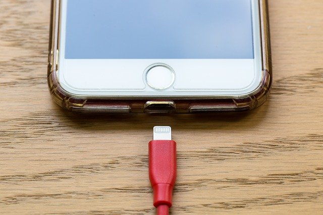 iPhoneを急速充電する3つのデメリットを解説！対応モデルも紹介 