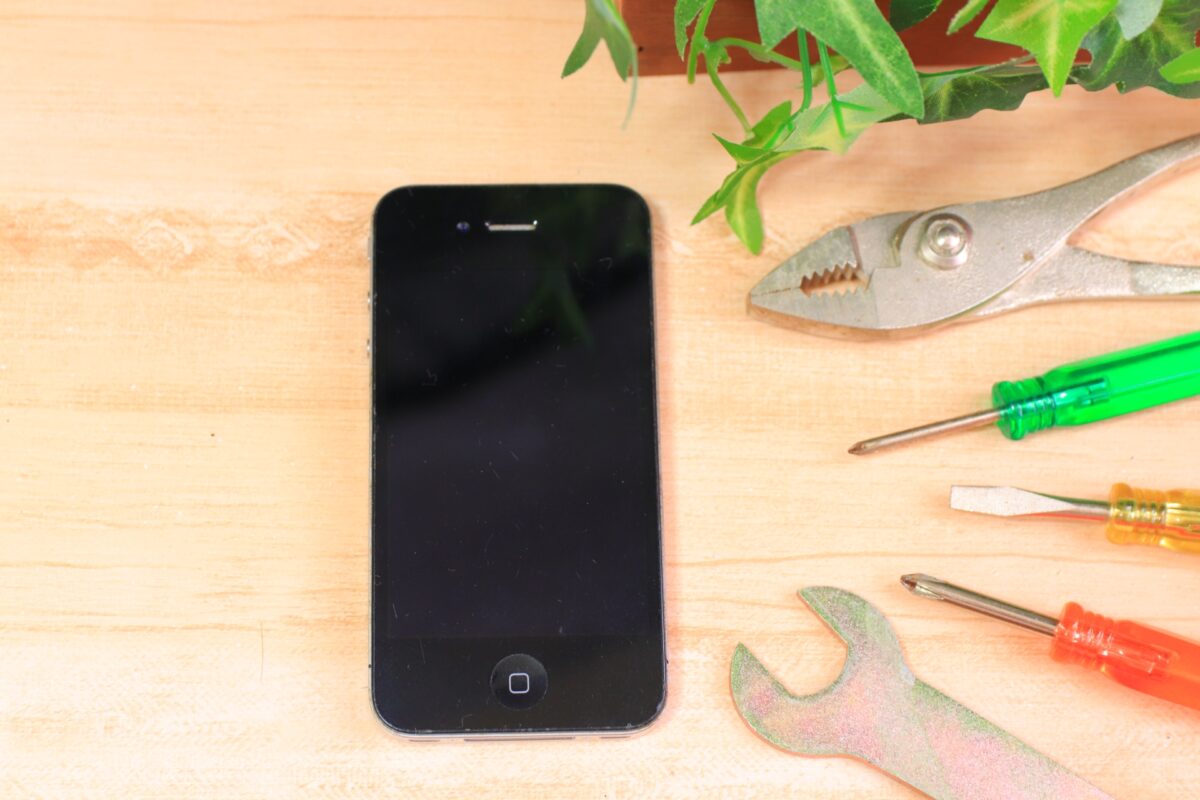 iPhone SE2のバッテリー交換／料金・お得な交換方法 | 【スマホ修理王 